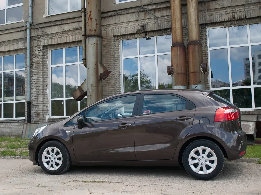 6673133-kia-rio.jpg