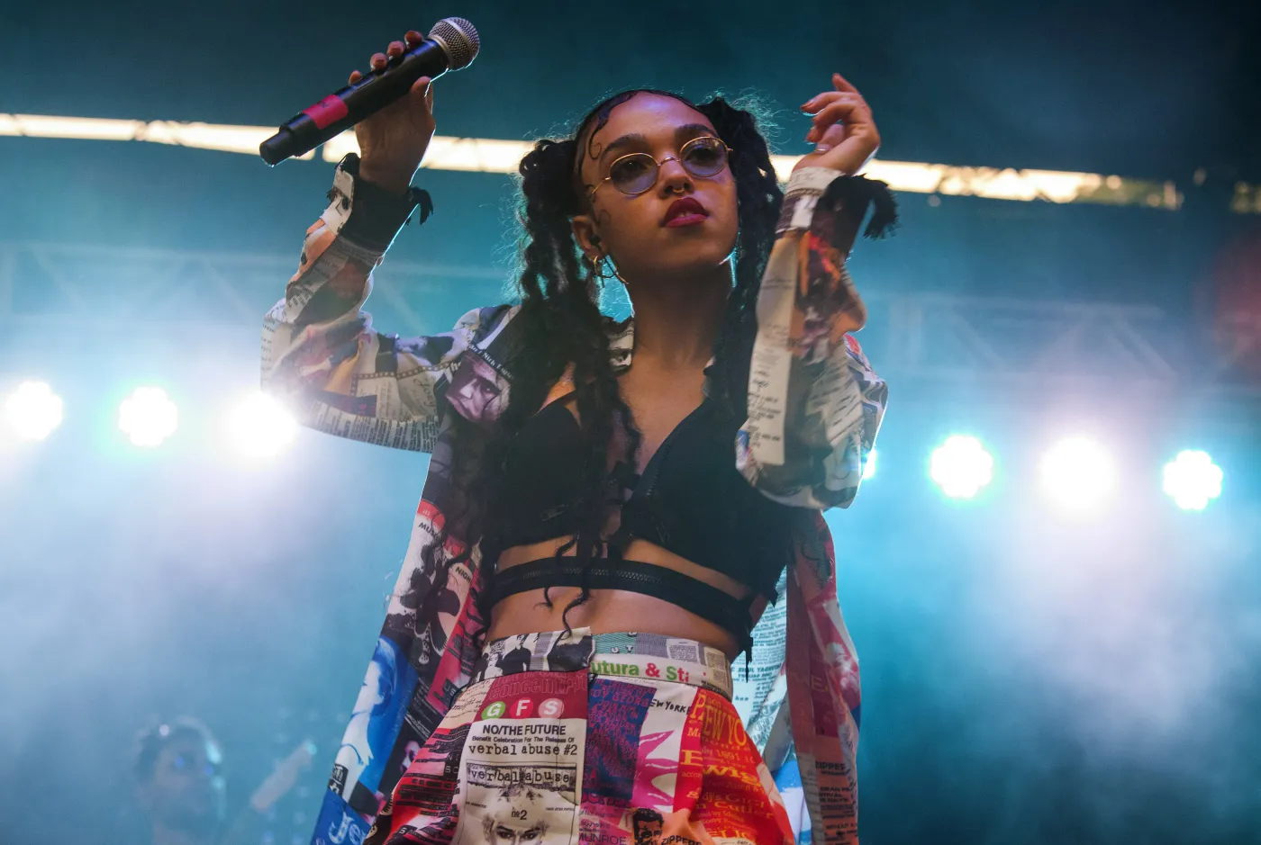 6740838-fka-twigs.jpg