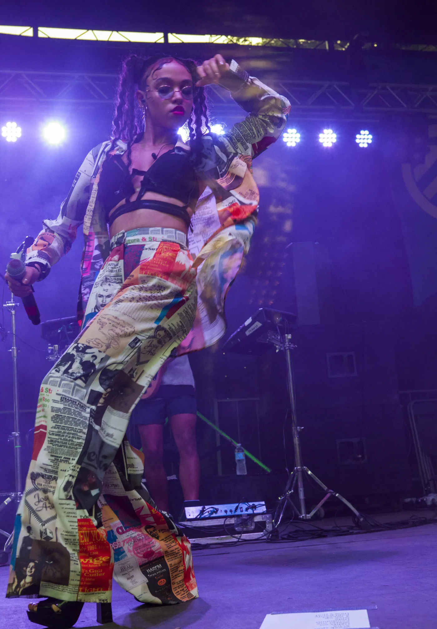6740894-fka-twigs.jpg