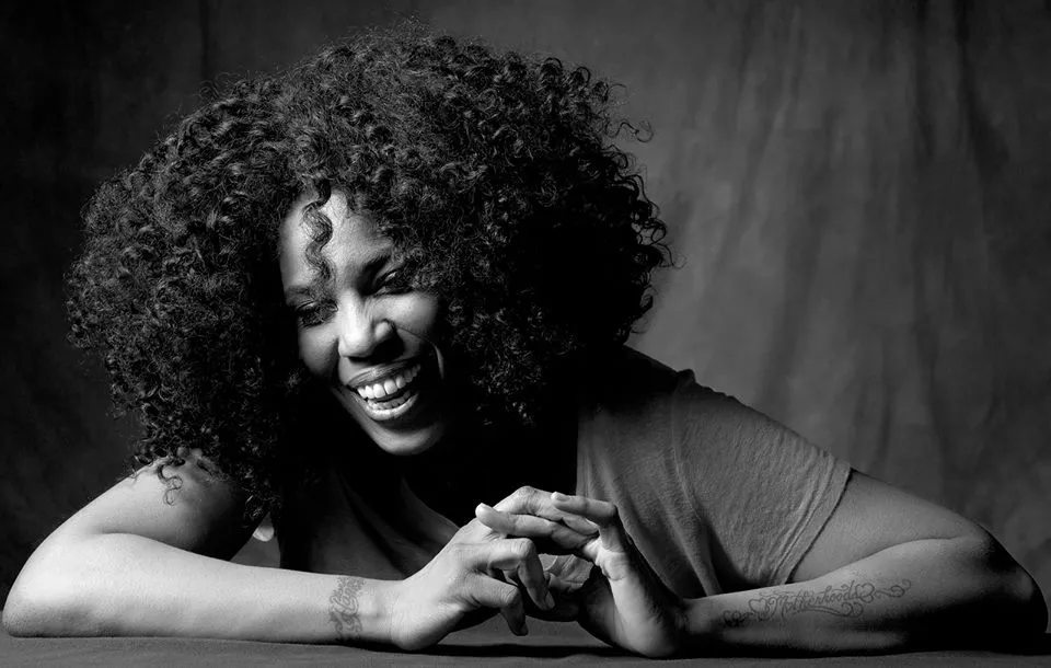 6574756-macy-gray.jpg