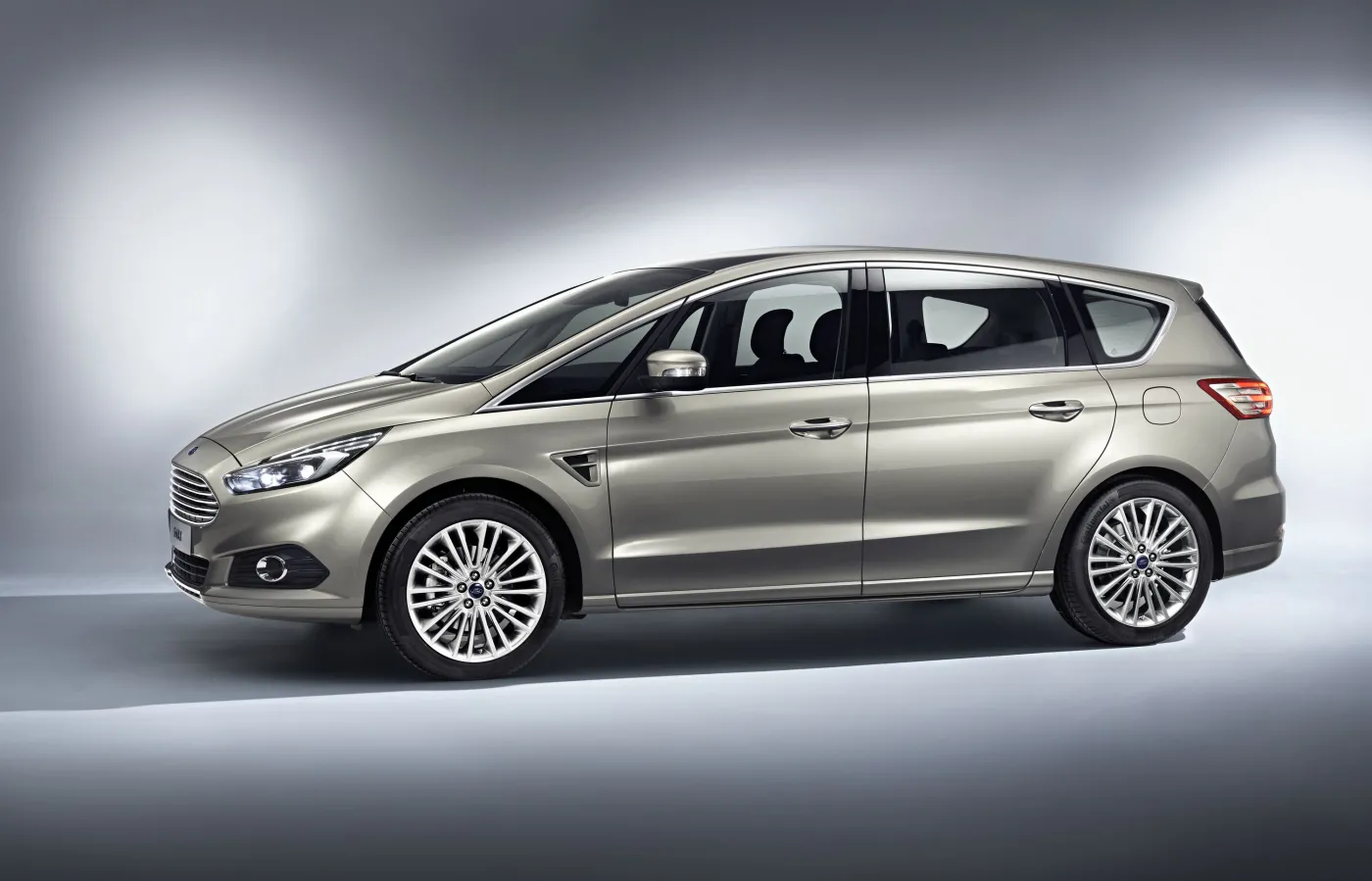 6810680-ford-s-max.jpg