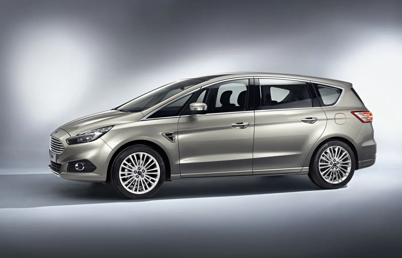 6810737-ford-s-max.jpg