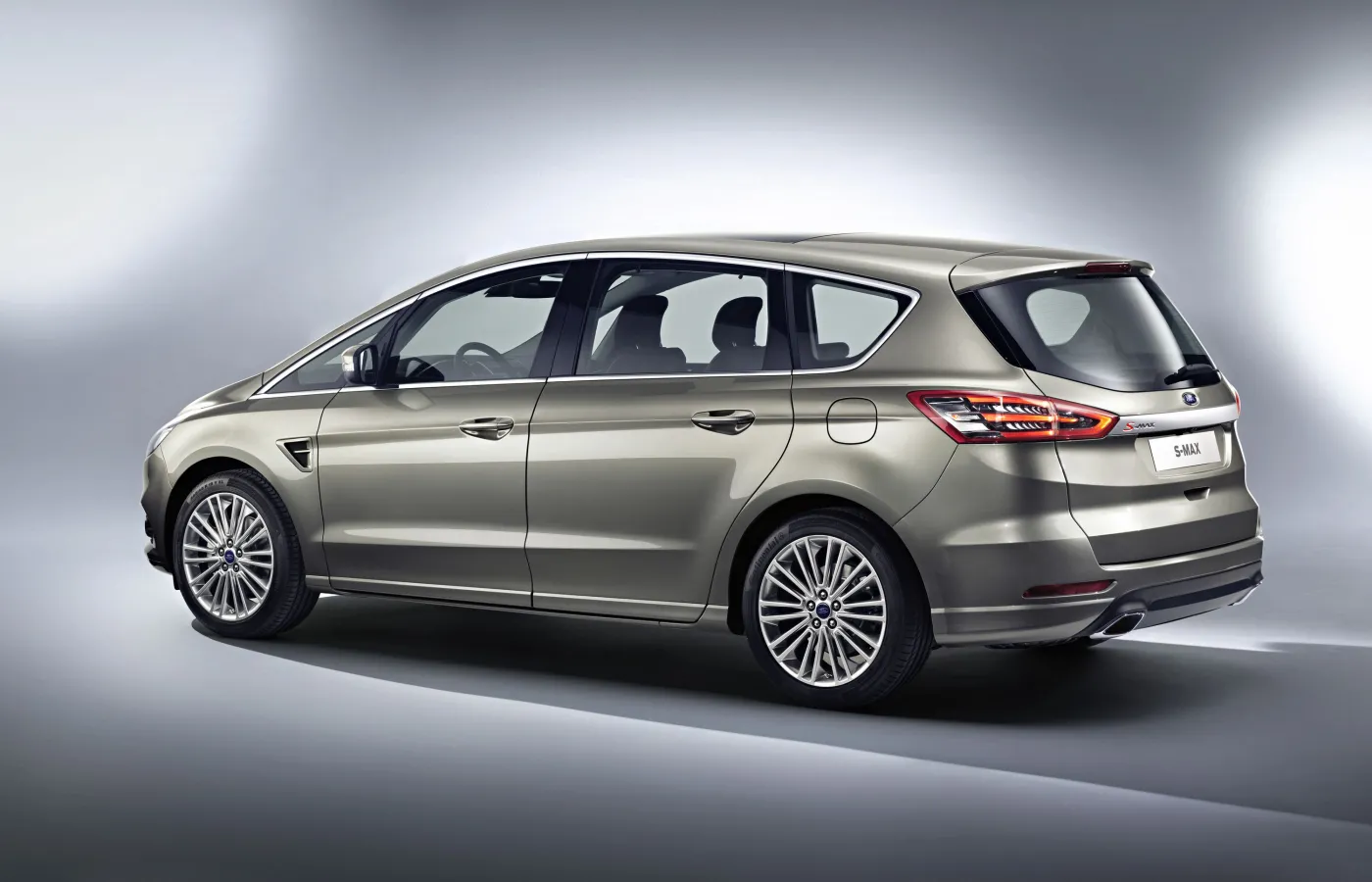 6810821-ford-s-max.jpg