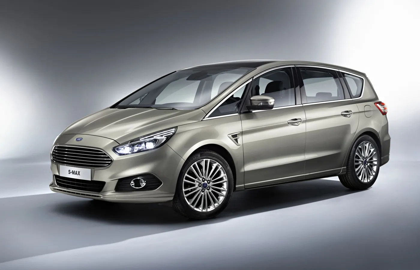 6810878-ford-s-max.jpg