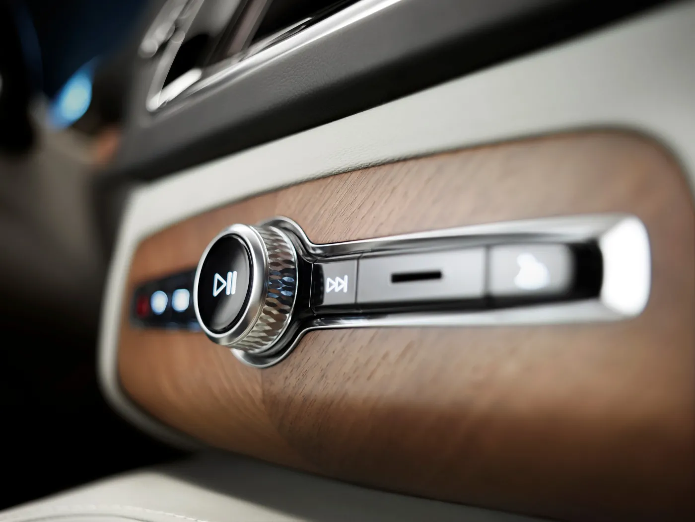 6346255-volvo-xc90.jpg