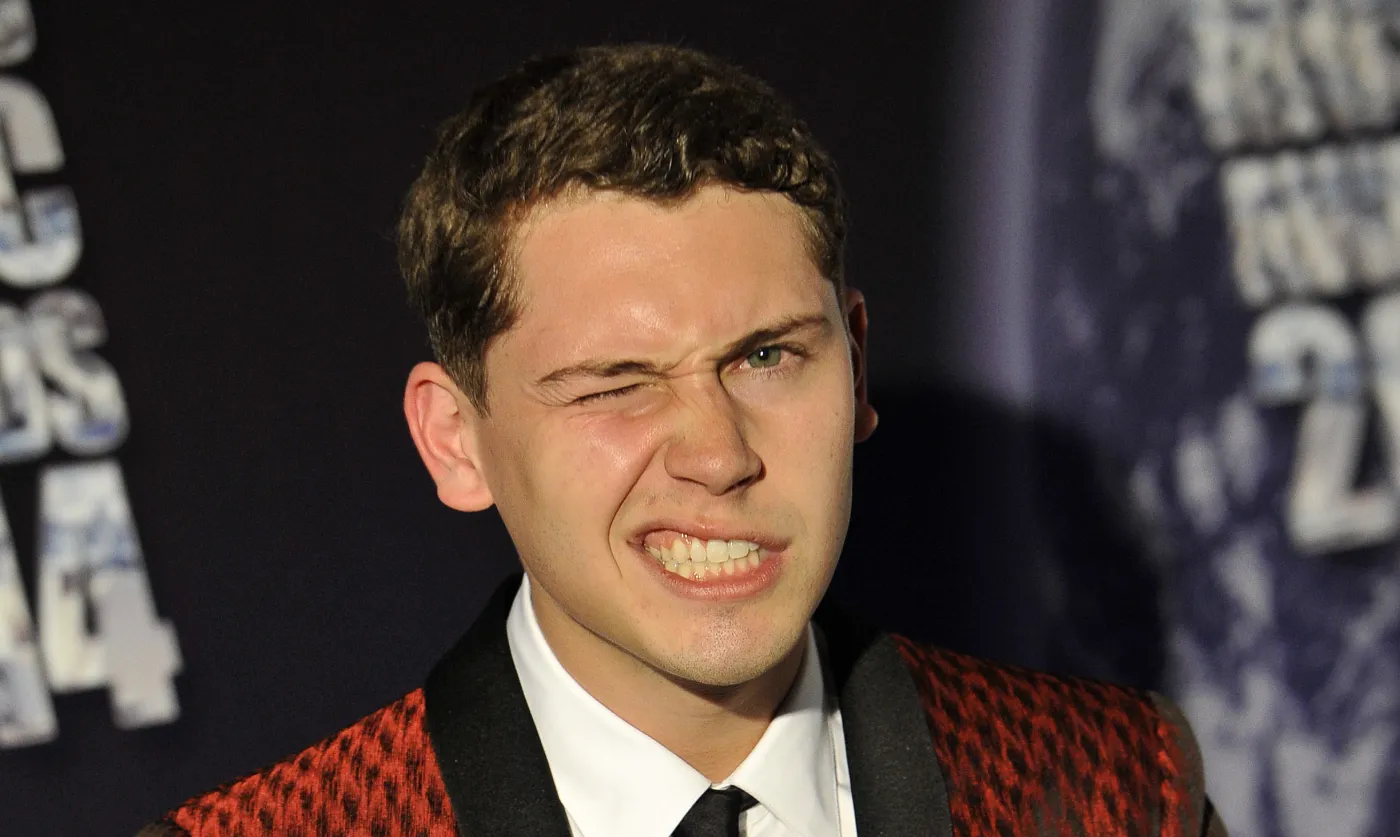 6393891-chris-cab.jpg