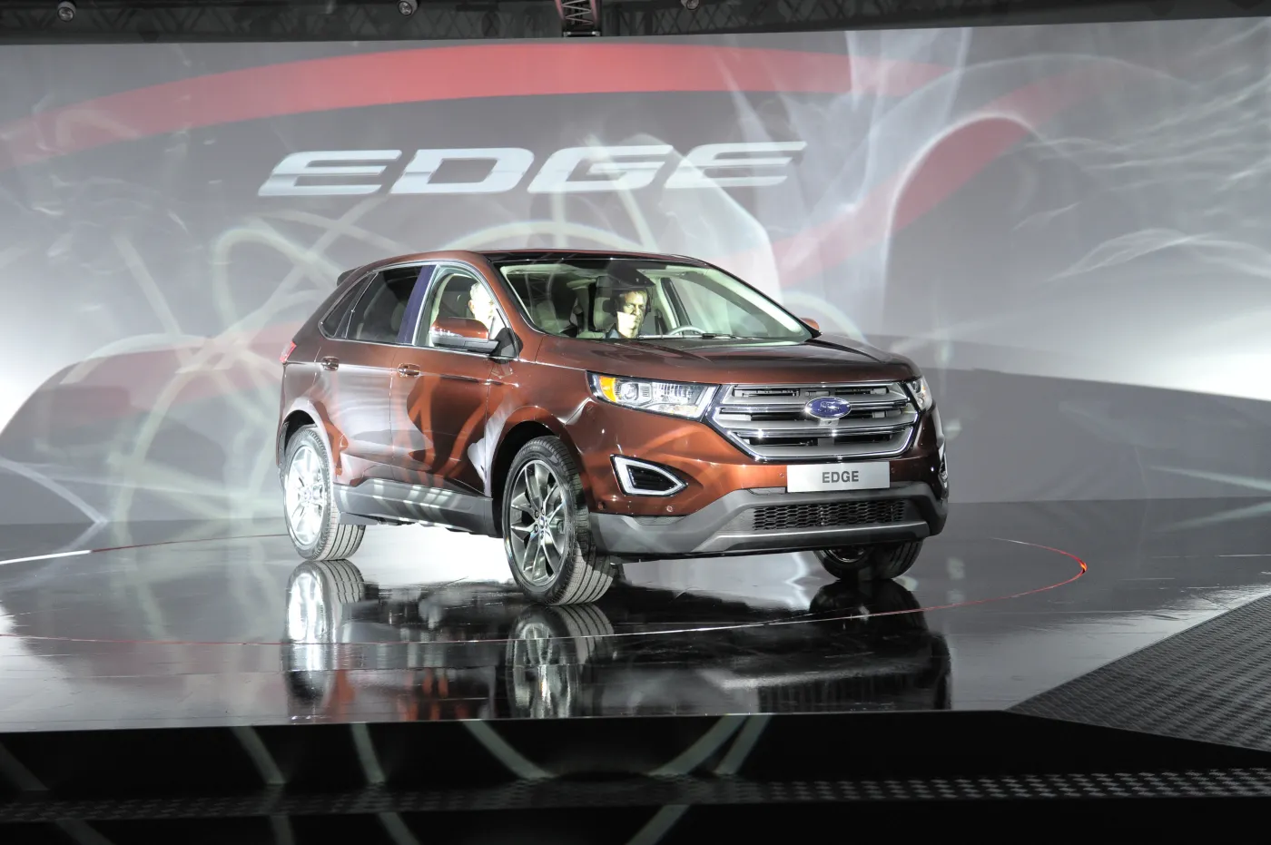 6487158-ford-edge.jpg