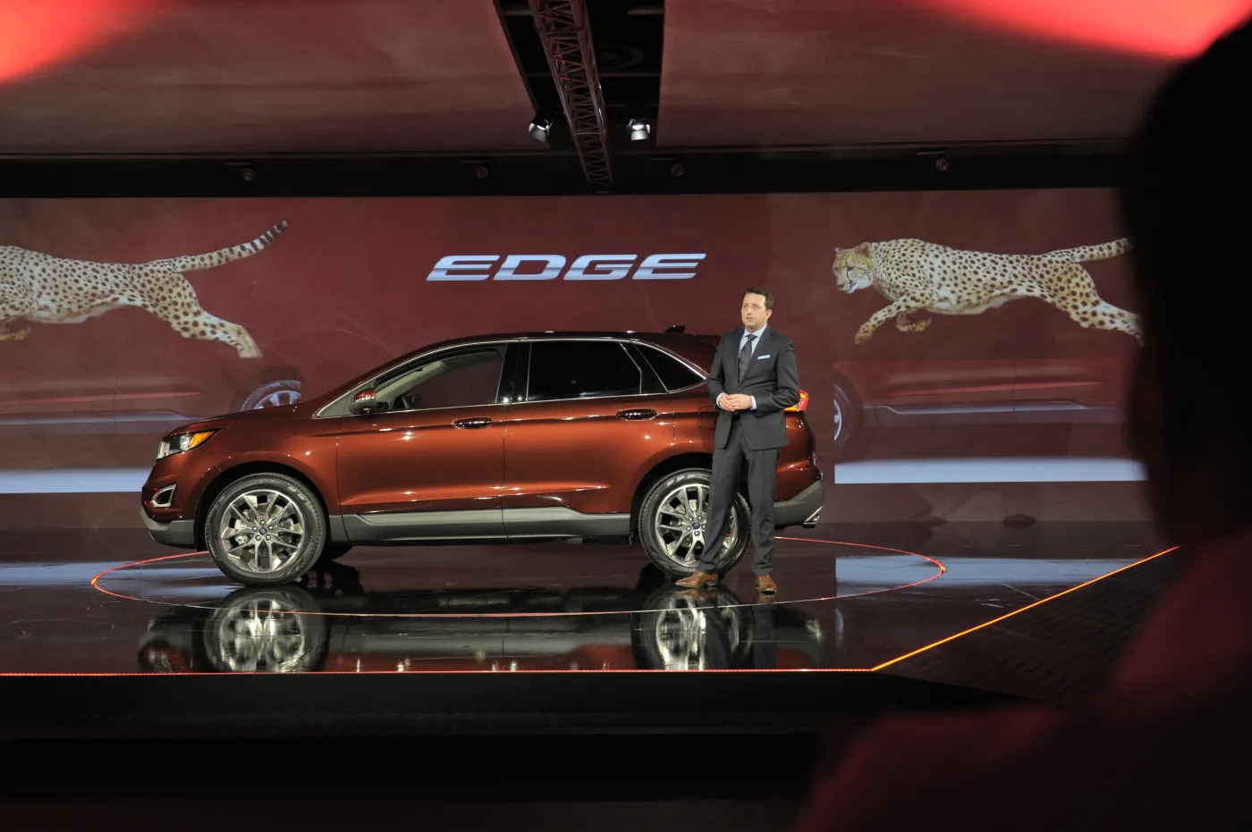 6487264-ford-edge.jpg