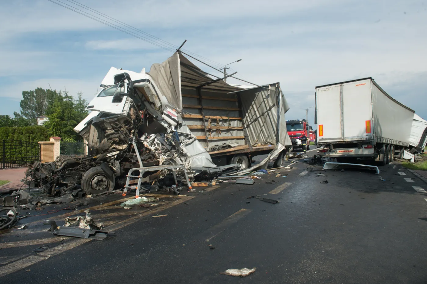 Tragiczny wypadek na krajowej ósemce. Zderzyły się trzy tiry