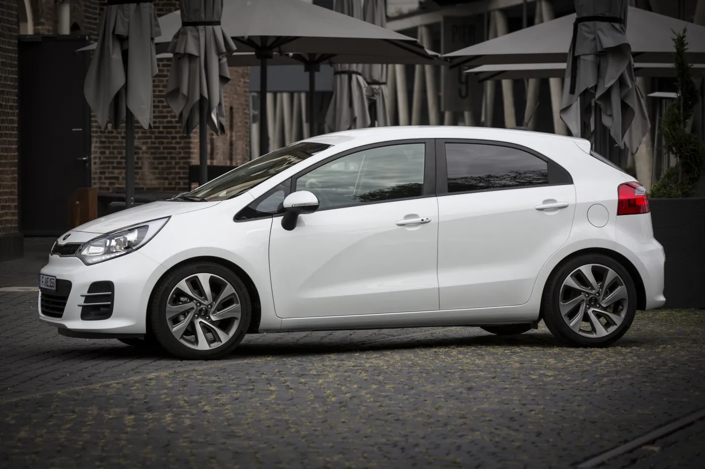 6875708-kia-rio.jpg