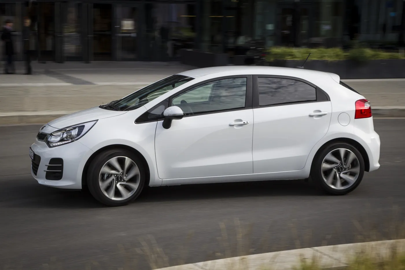 6875737-kia-rio.jpg