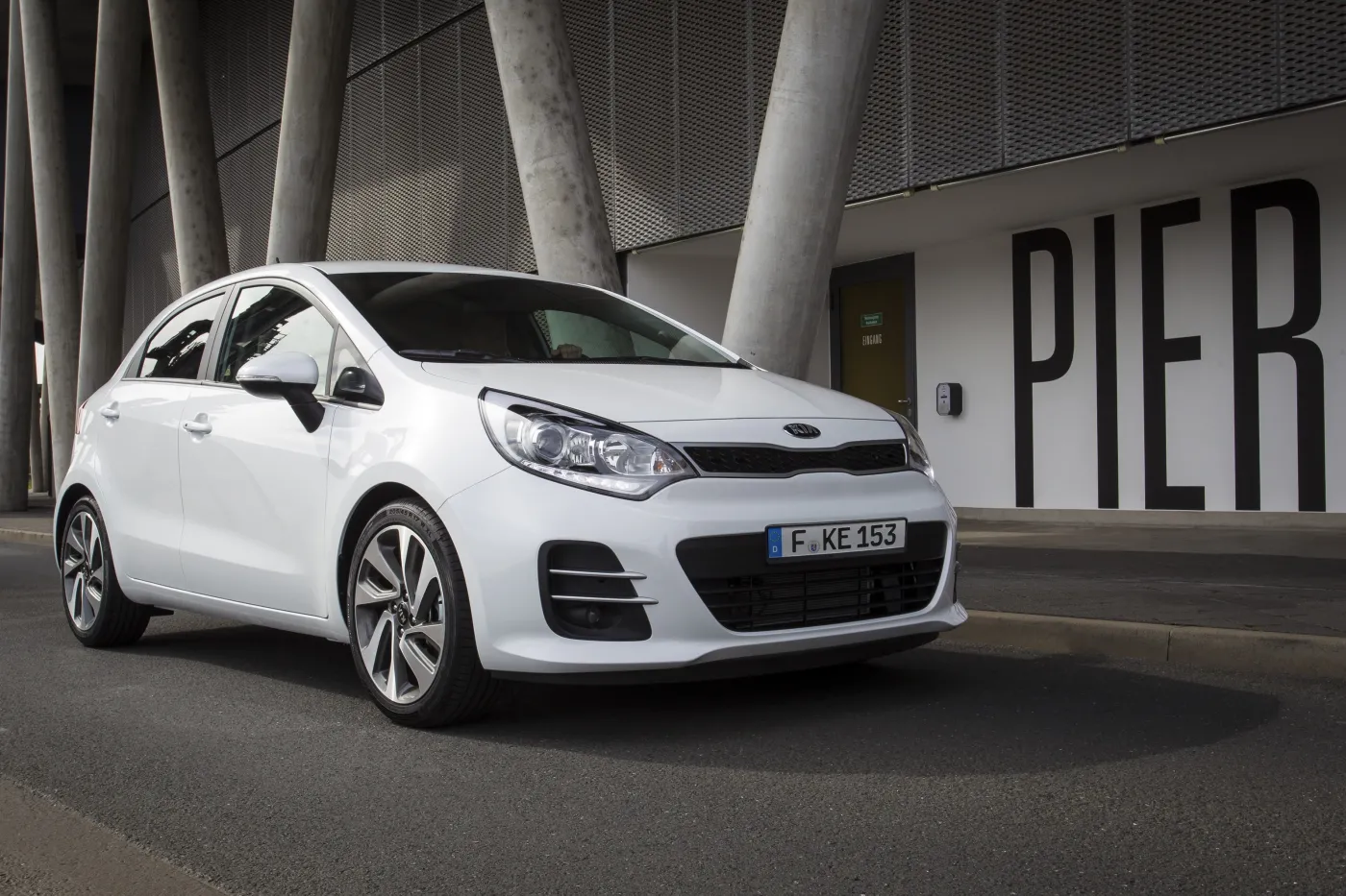 6875273-kia-rio.jpg