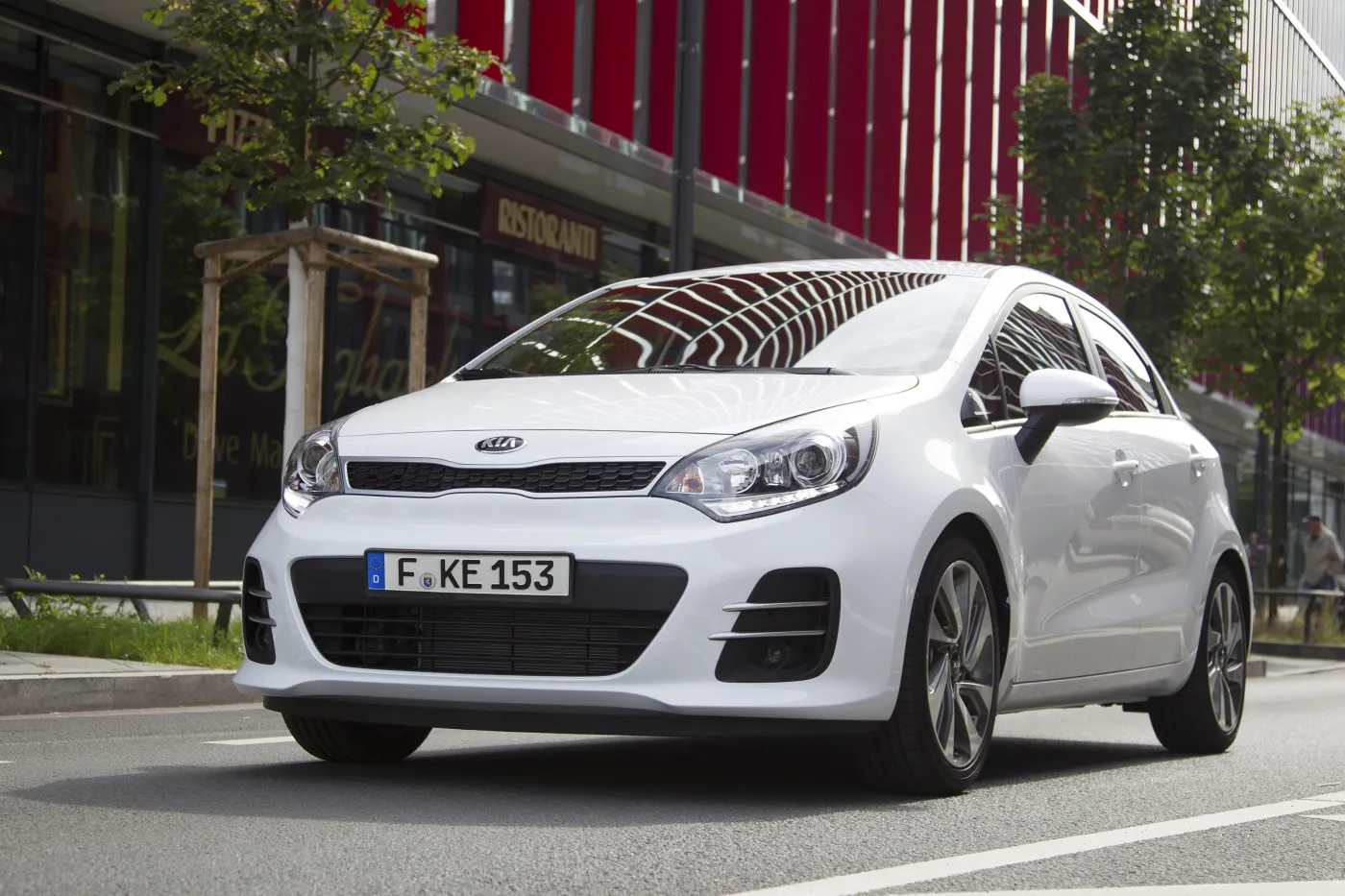 6875331-kia-rio.jpg