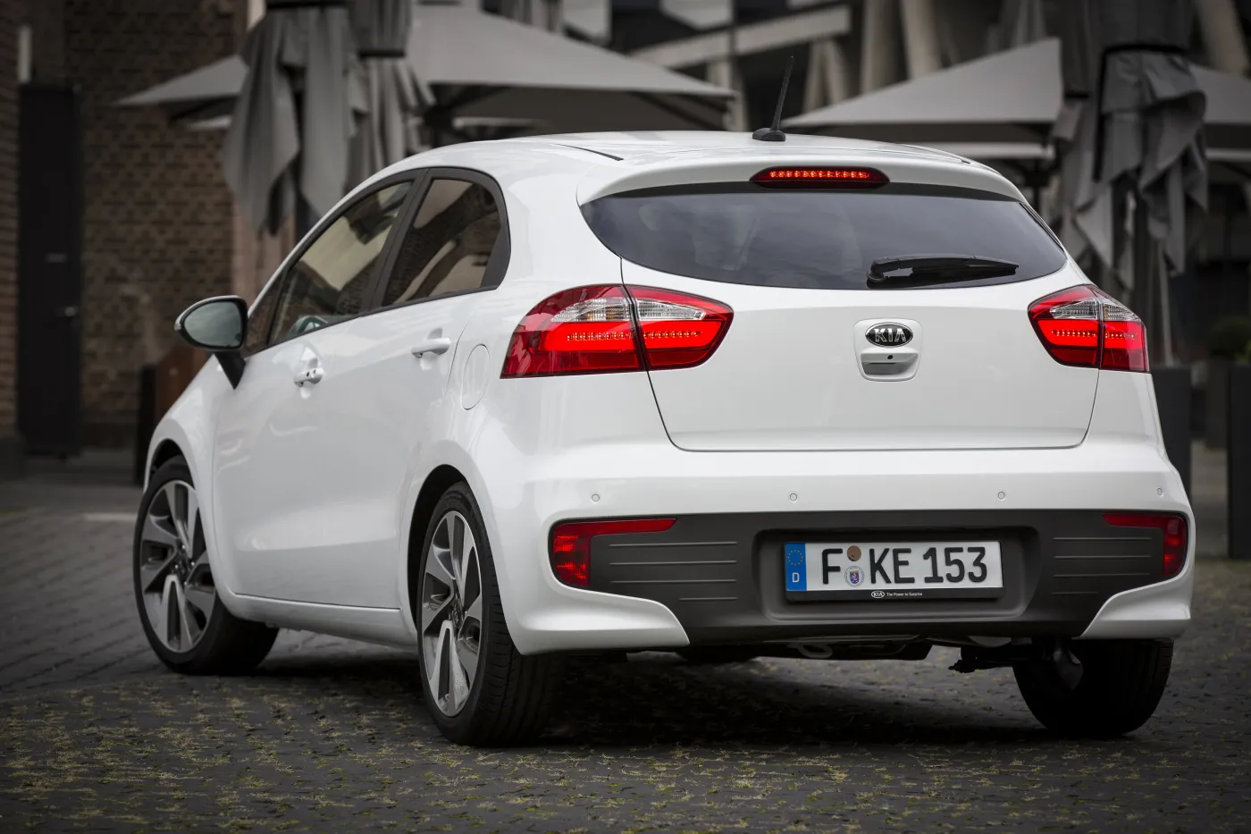 6875360-kia-rio.jpg