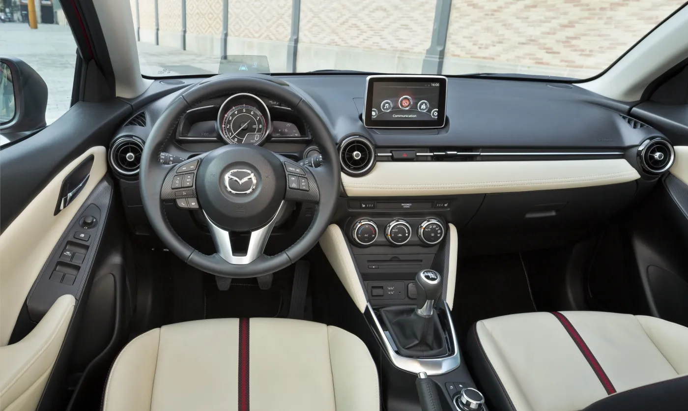 7137724-mazda-2.jpg
