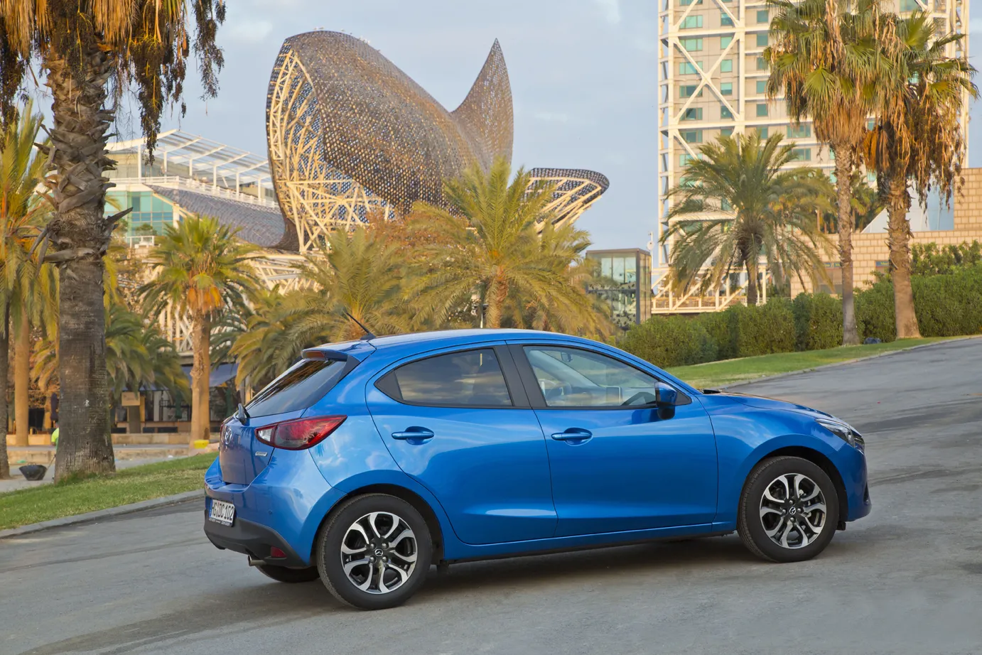 7137869-mazda-2.jpg