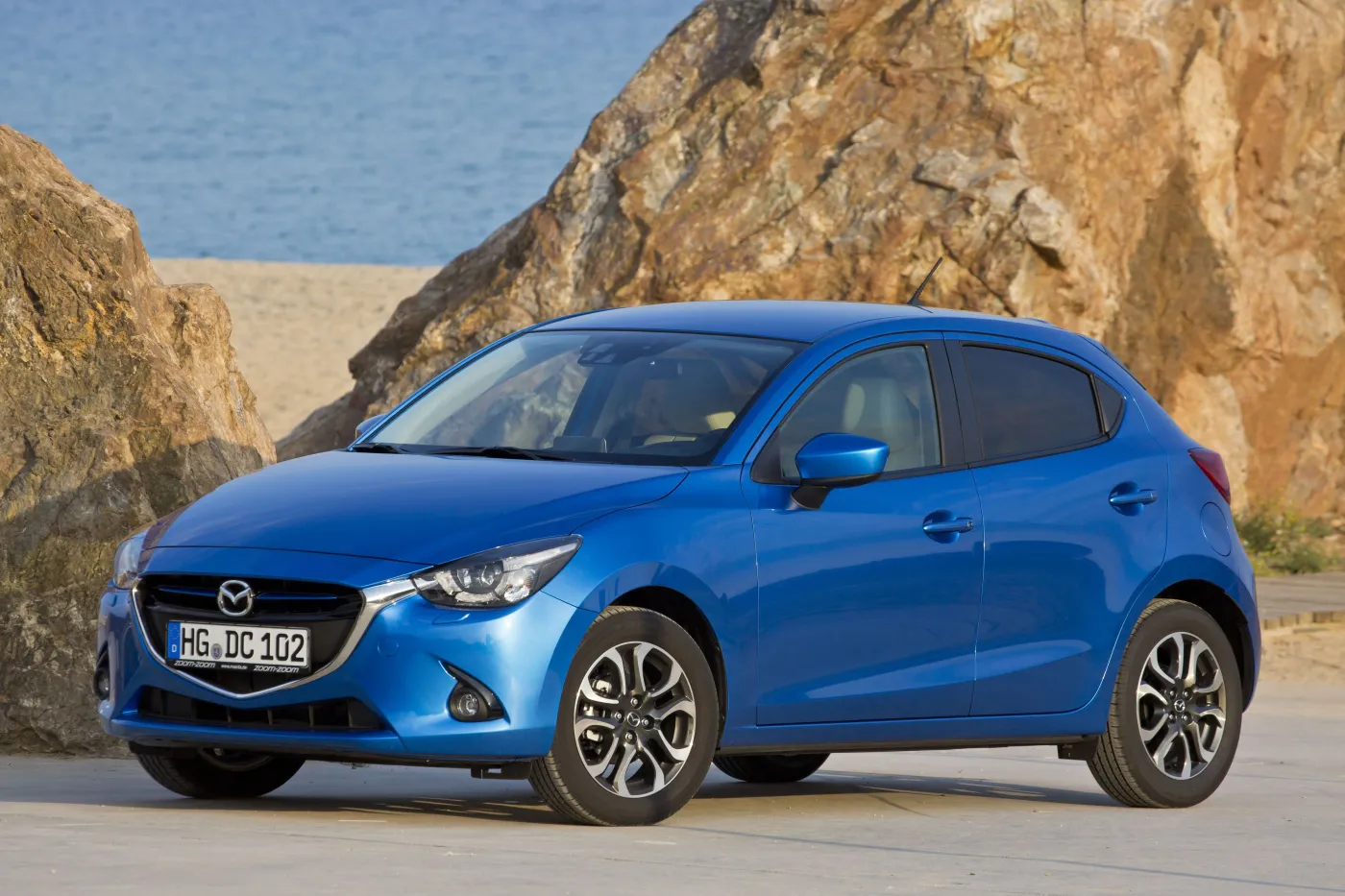 7137951-mazda-2.jpg