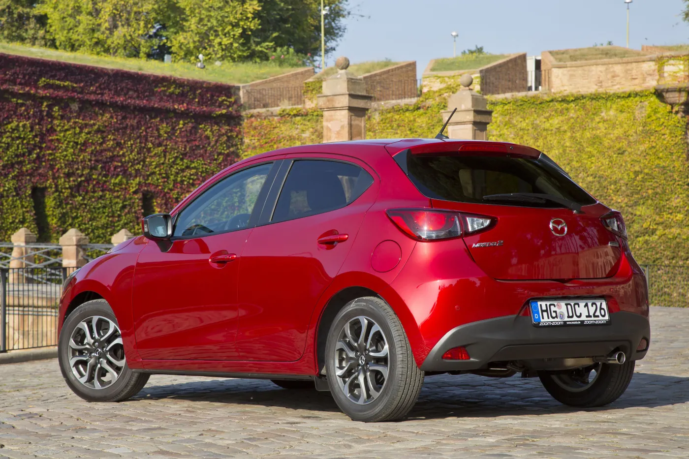 7138067-mazda-2.jpg