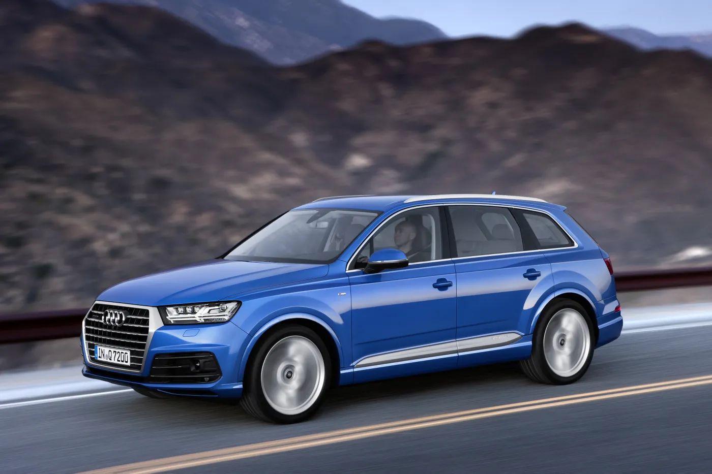 7187635-audi-q7.jpg