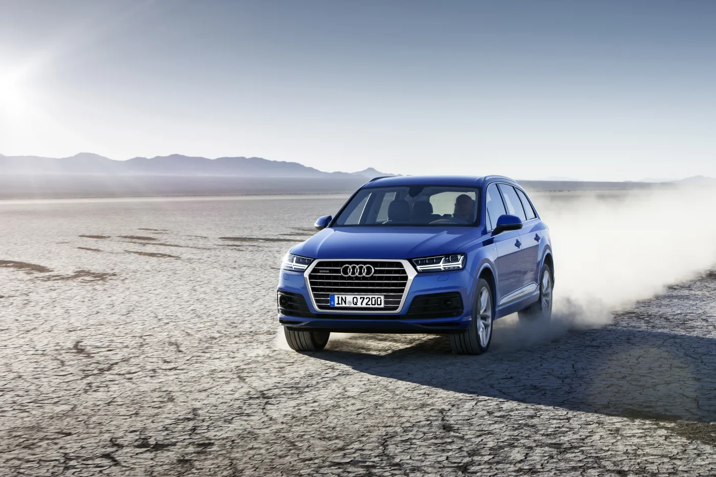 7187693-audi-q7.jpg