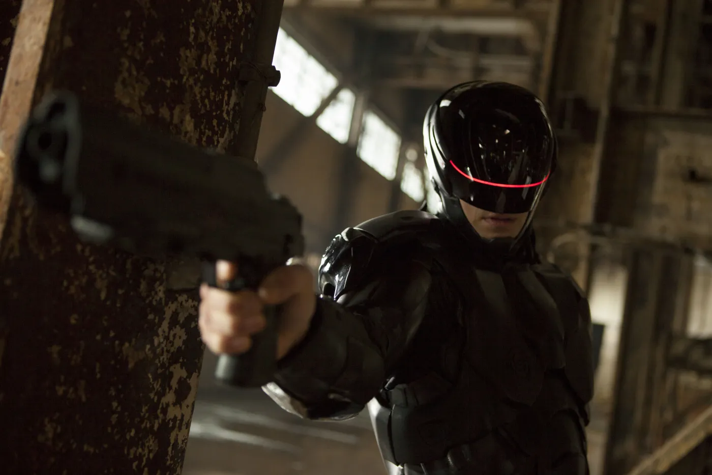 5906167-robocop.jpg