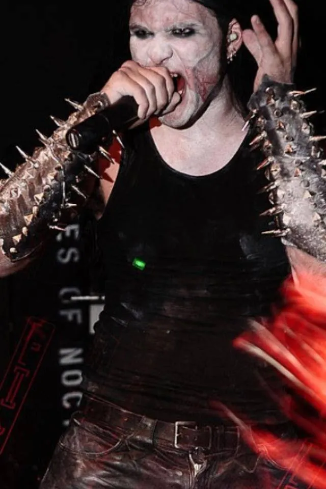 6827002-wes-cage.jpg