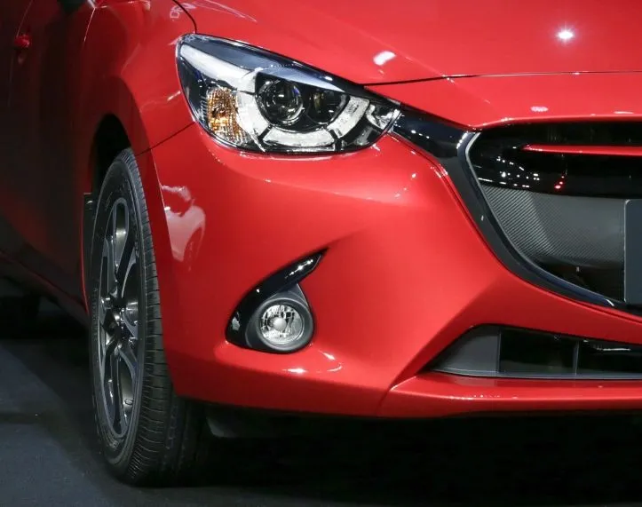 Mazda już sprzedaje nowy i najtańszy model. Prosto z Tokio nowa mazda 2. ZDJĘCIA