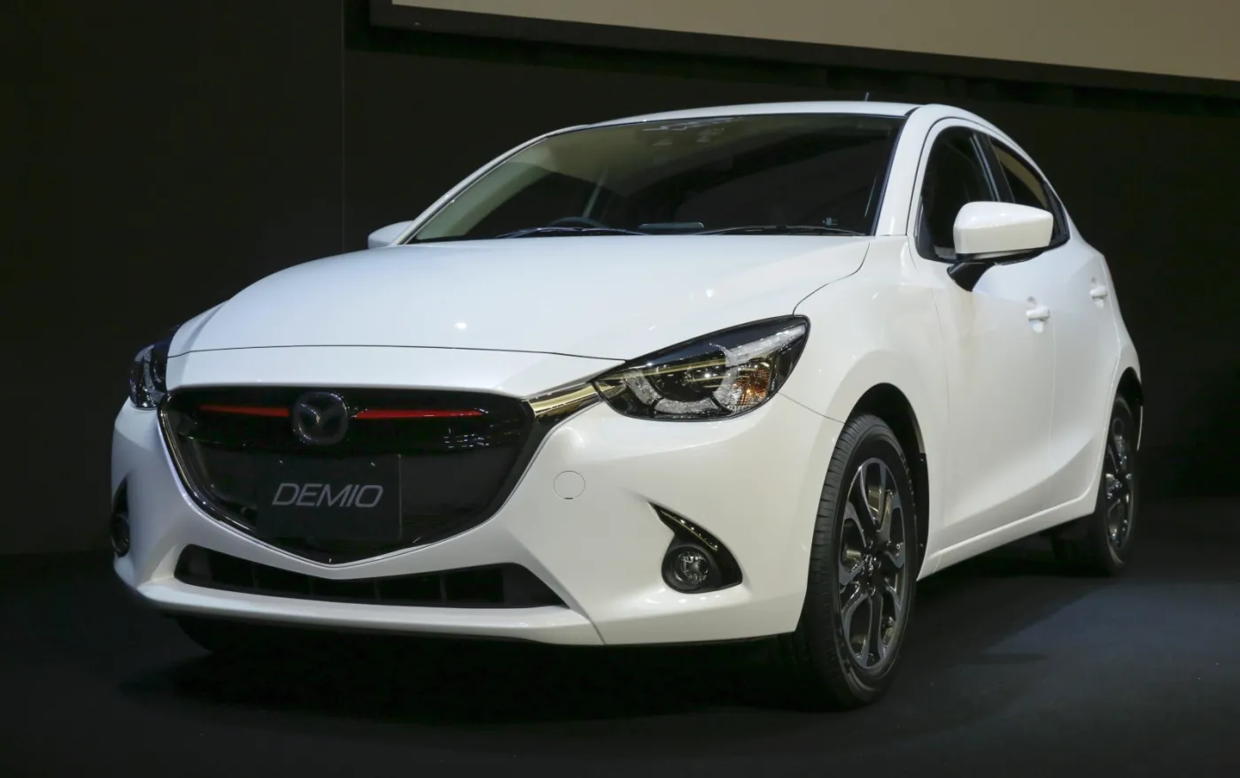 6834284-mazda-2.jpg