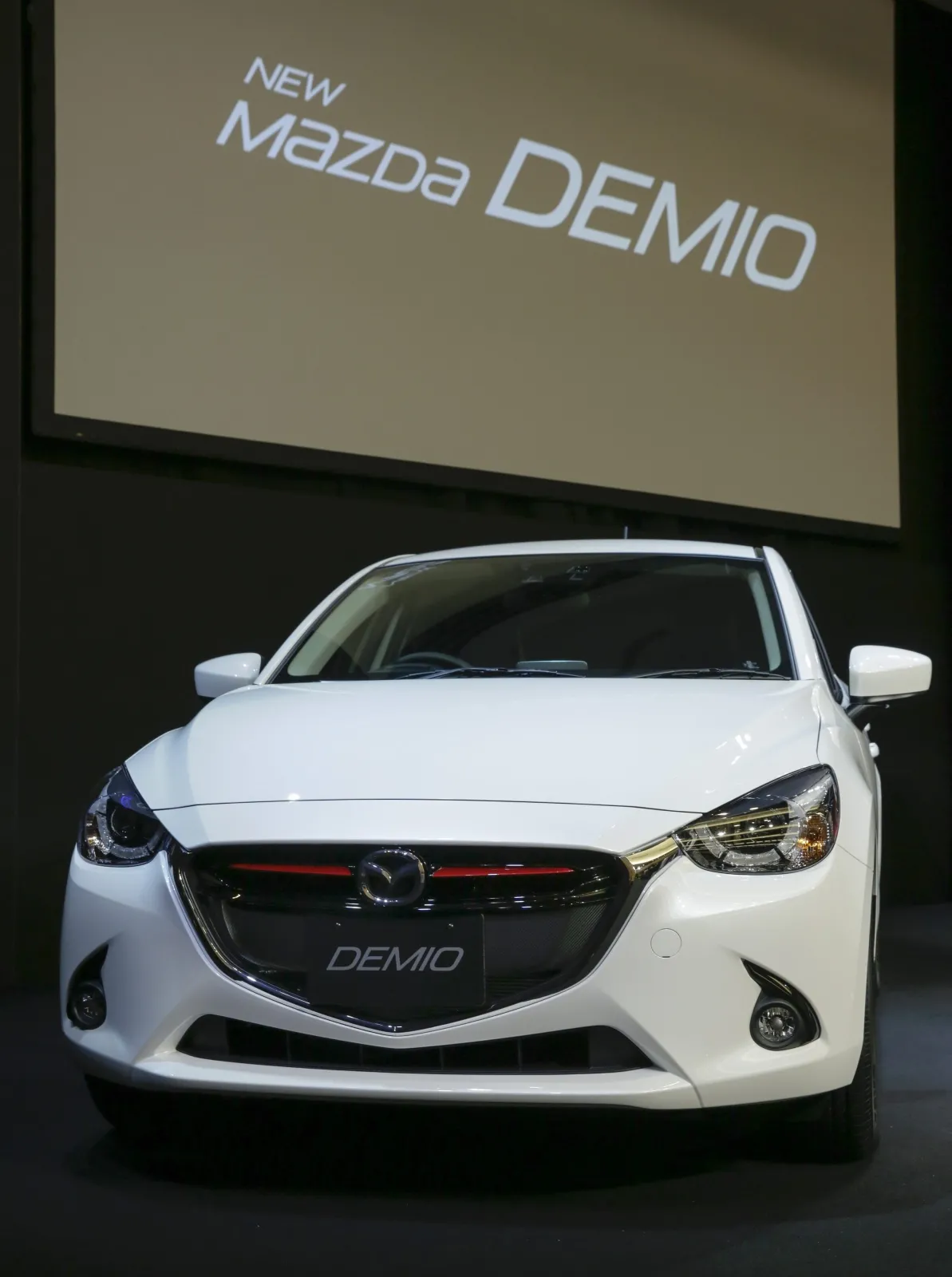 6834313-mazda-2.jpg