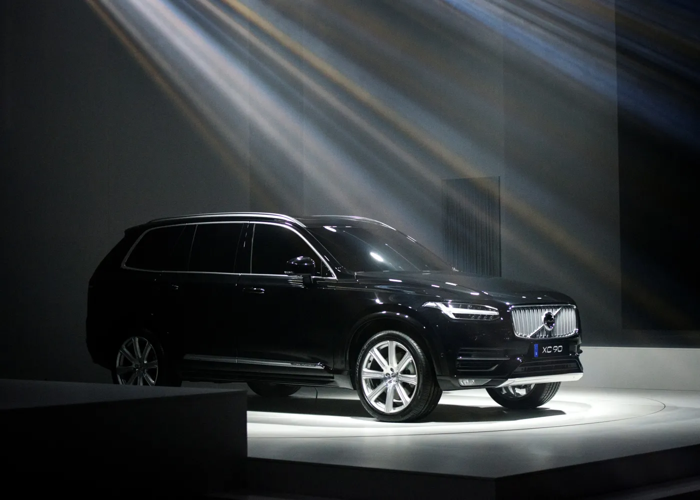 6721093-volvo-xc90.jpg