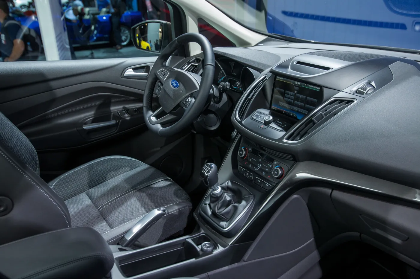 6906414-ford-s-max.jpg