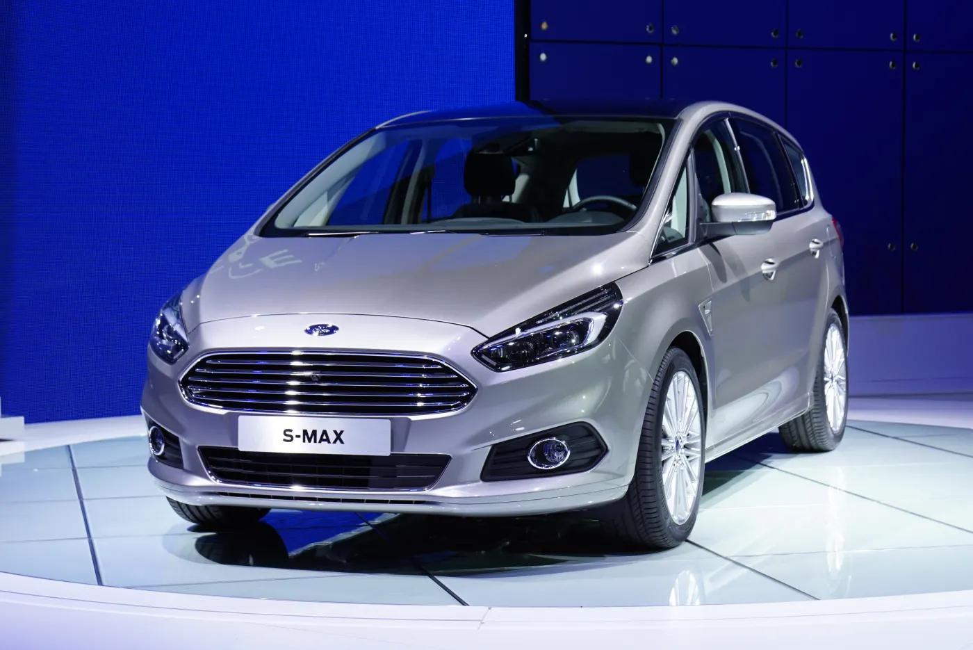 6906041-ford-s-max.jpg