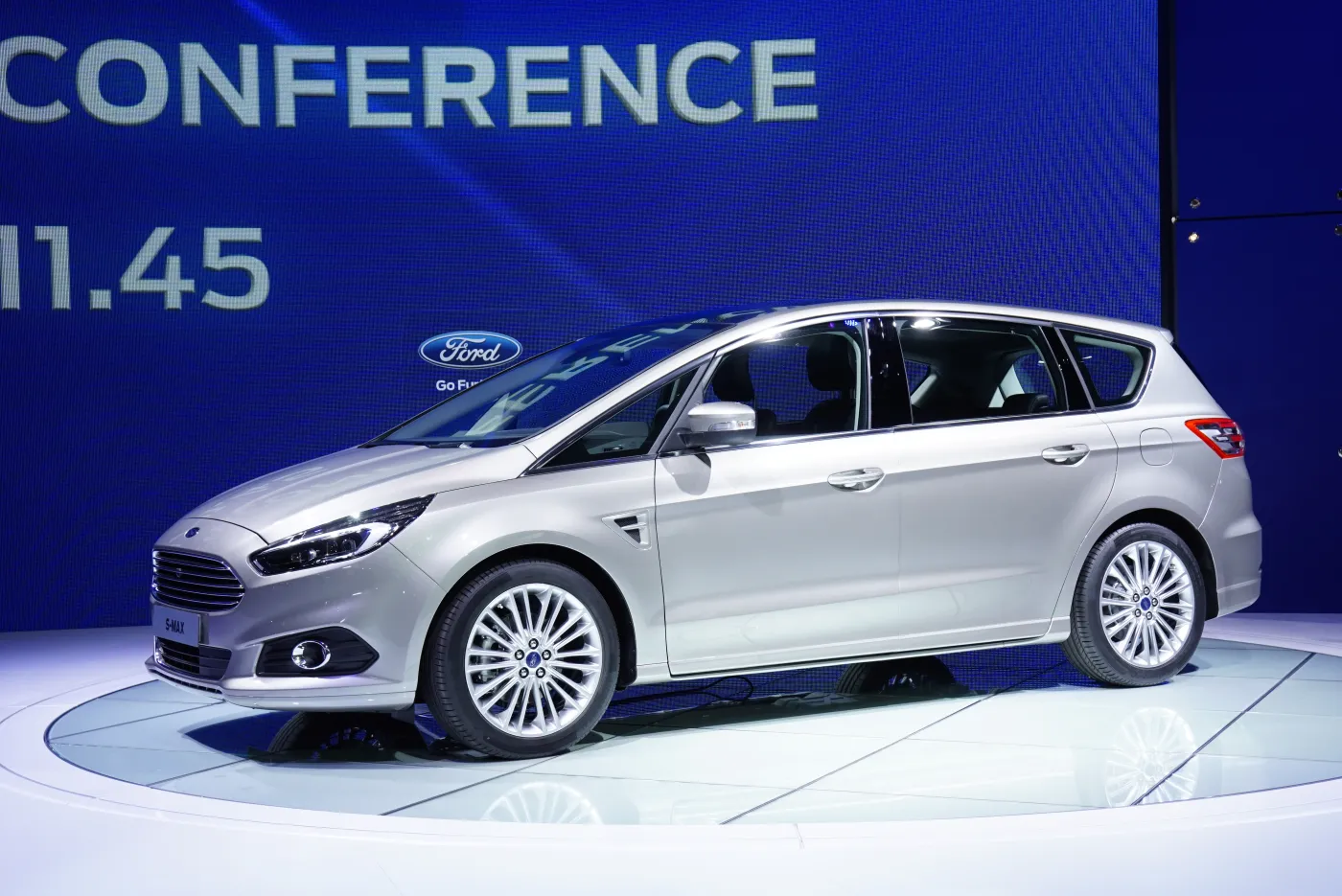 6906070-ford-s-max.jpg