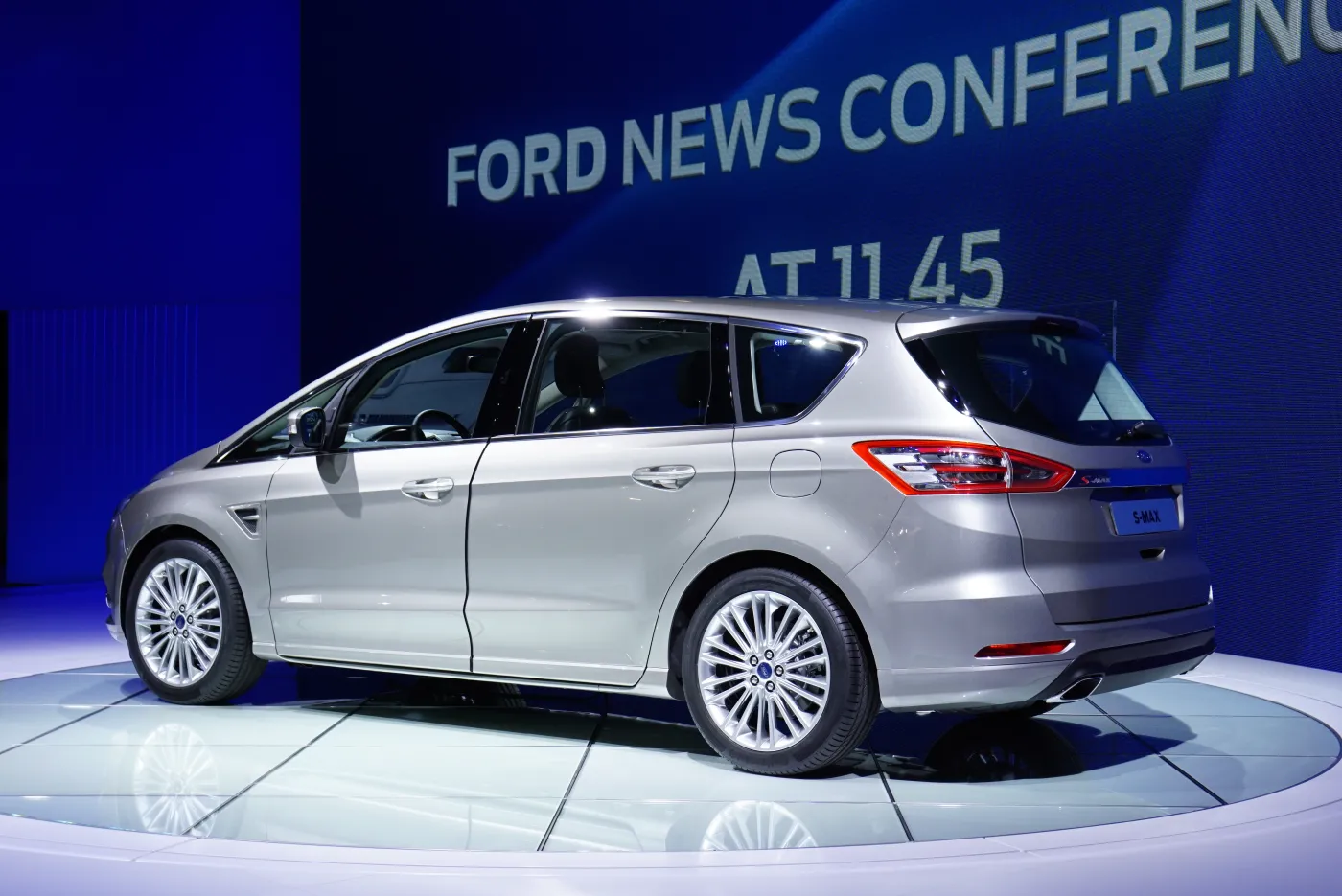 6906099-ford-s-max.jpg