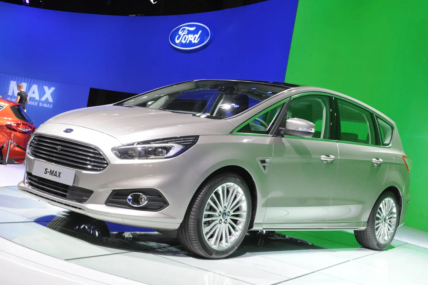 6906157-ford-s-max.jpg