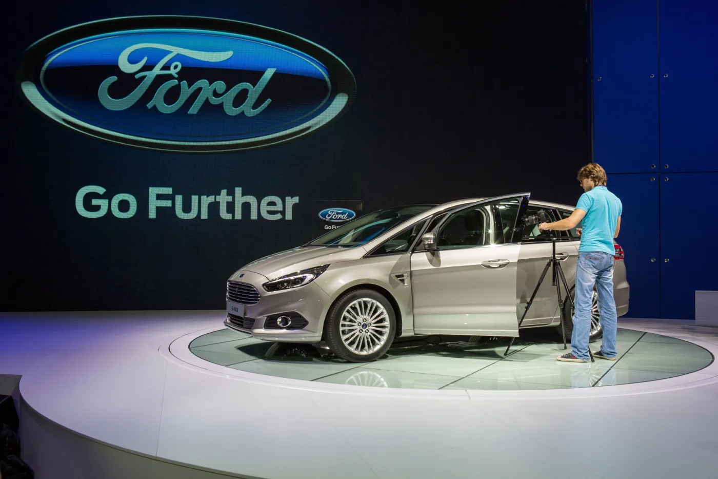 6906298-ford-s-max.jpg
