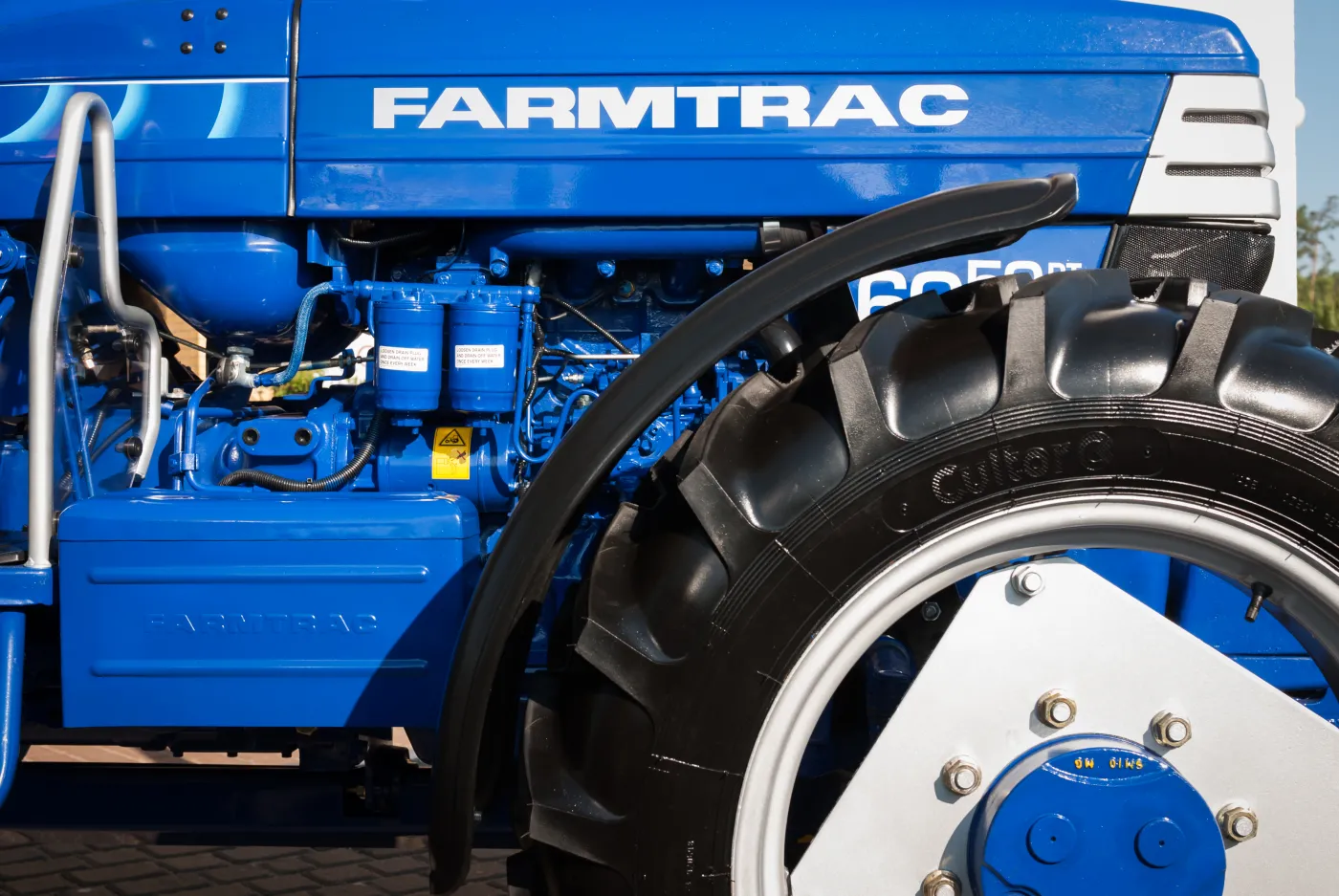6935824-farmtrac.jpg