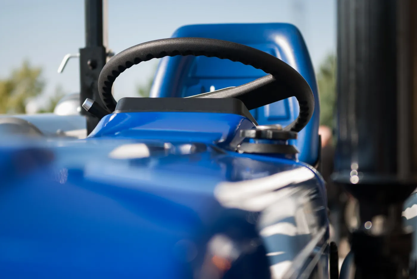 6935853-farmtrac.jpg