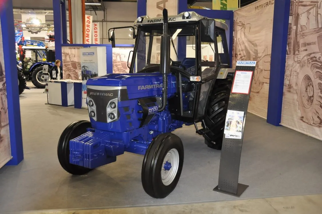 6936027-farmtrac.jpg