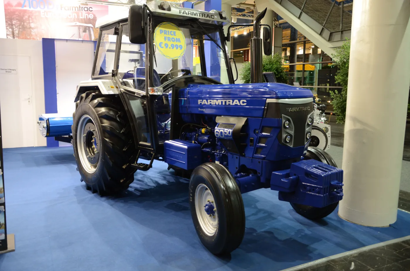6936112-farmtrac.jpg