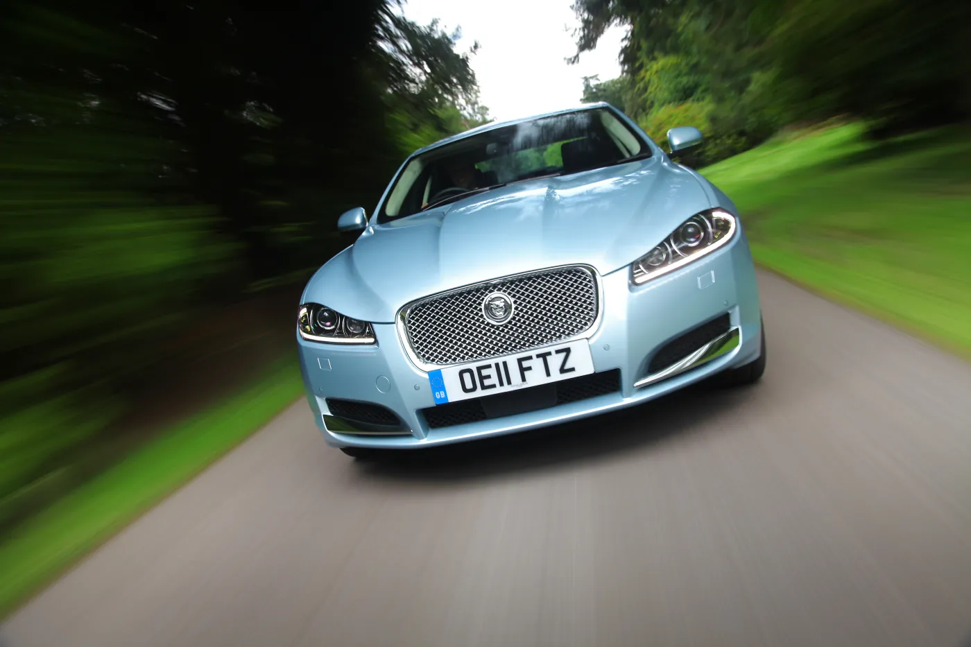 4176007-jlr-702.jpg