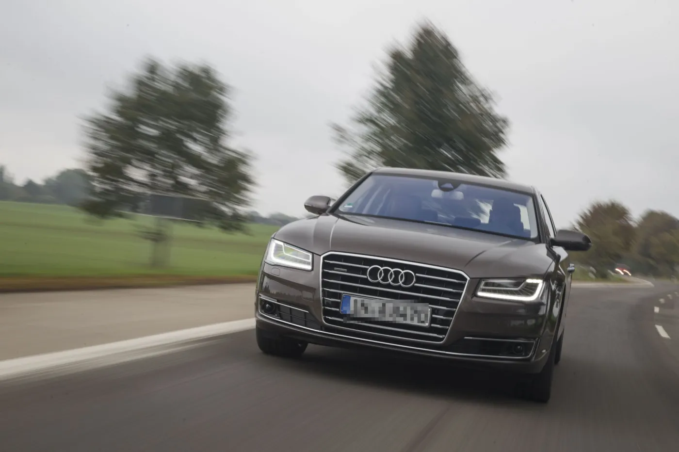 7481899-audi-a8.jpg