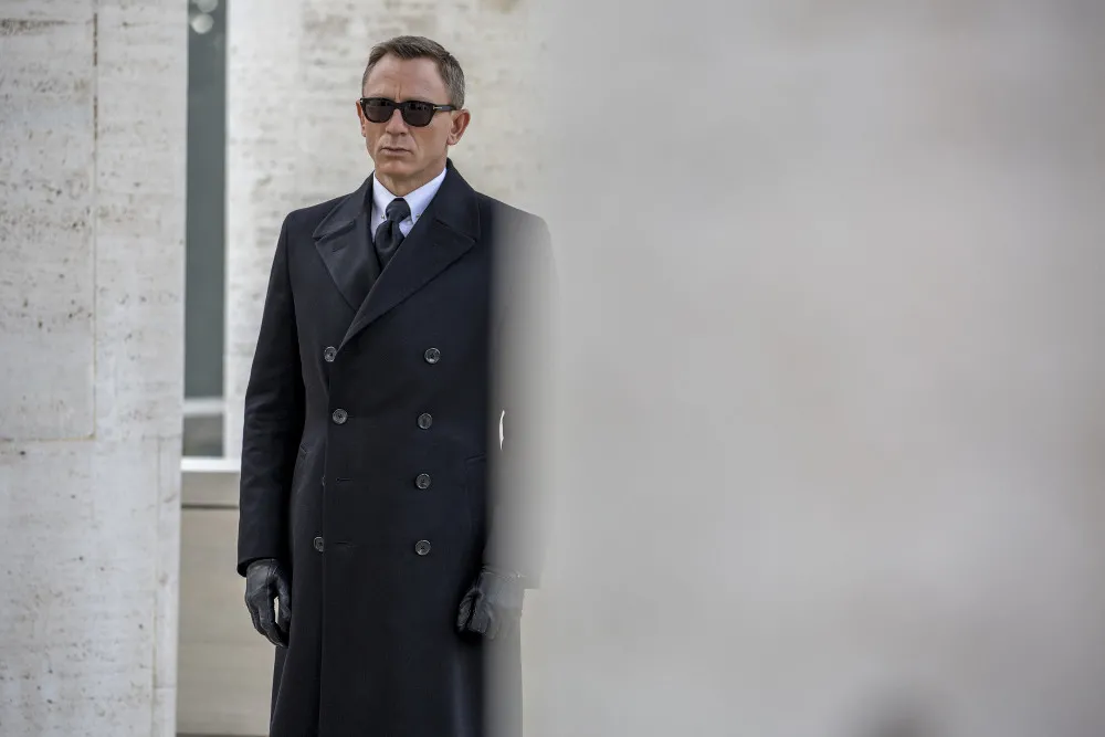 7595302-spectre.jpg