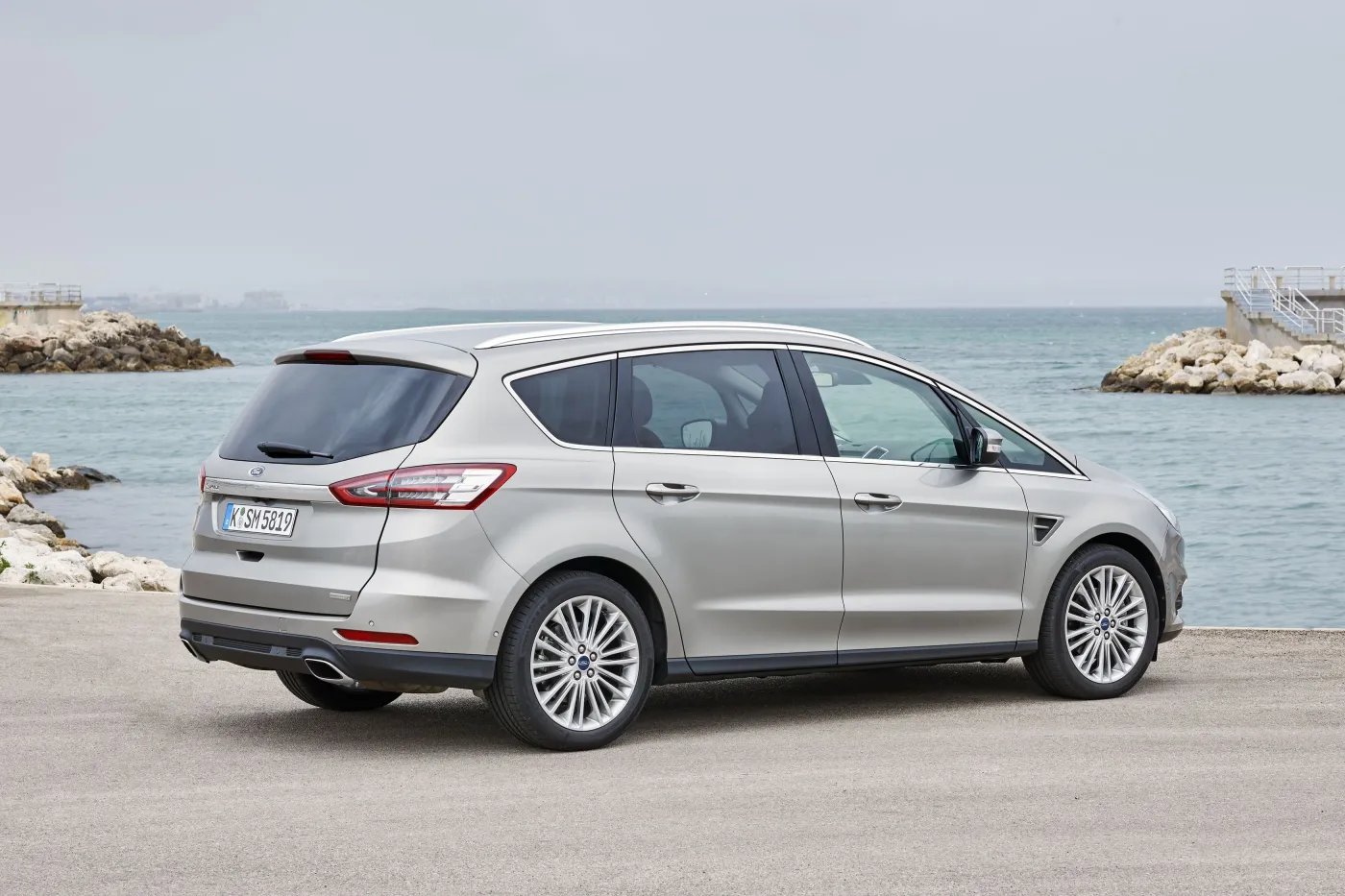 7692033-ford-s-max.jpg