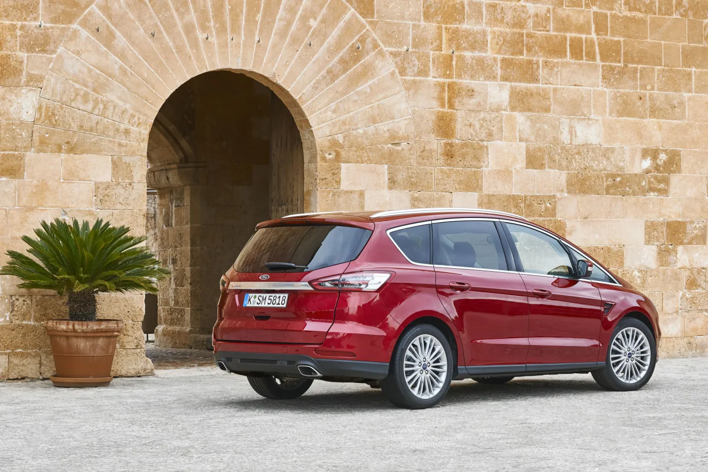 7692062-ford-s-max.jpg
