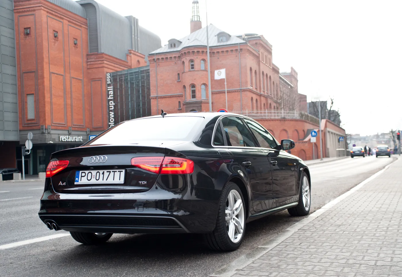 5483066-audi-a4.jpg