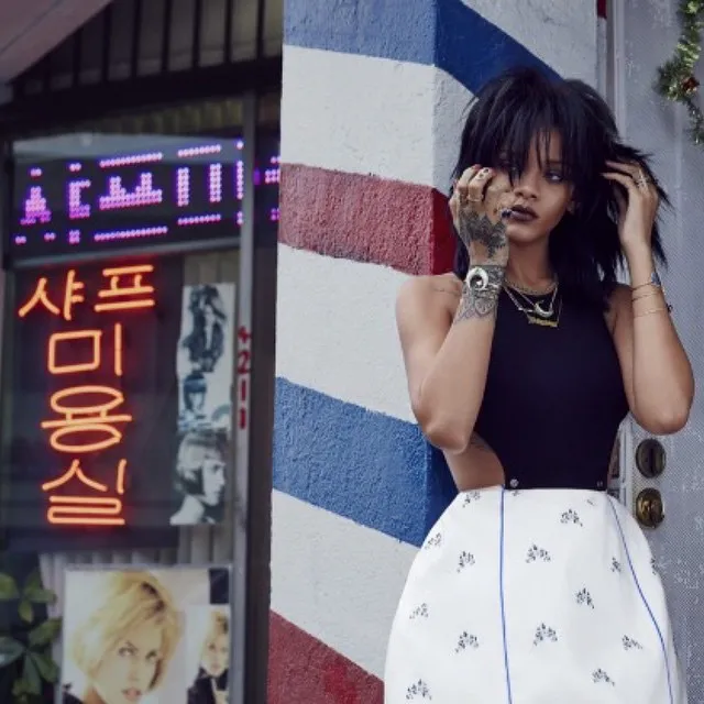 7435420-rihanna.jpg