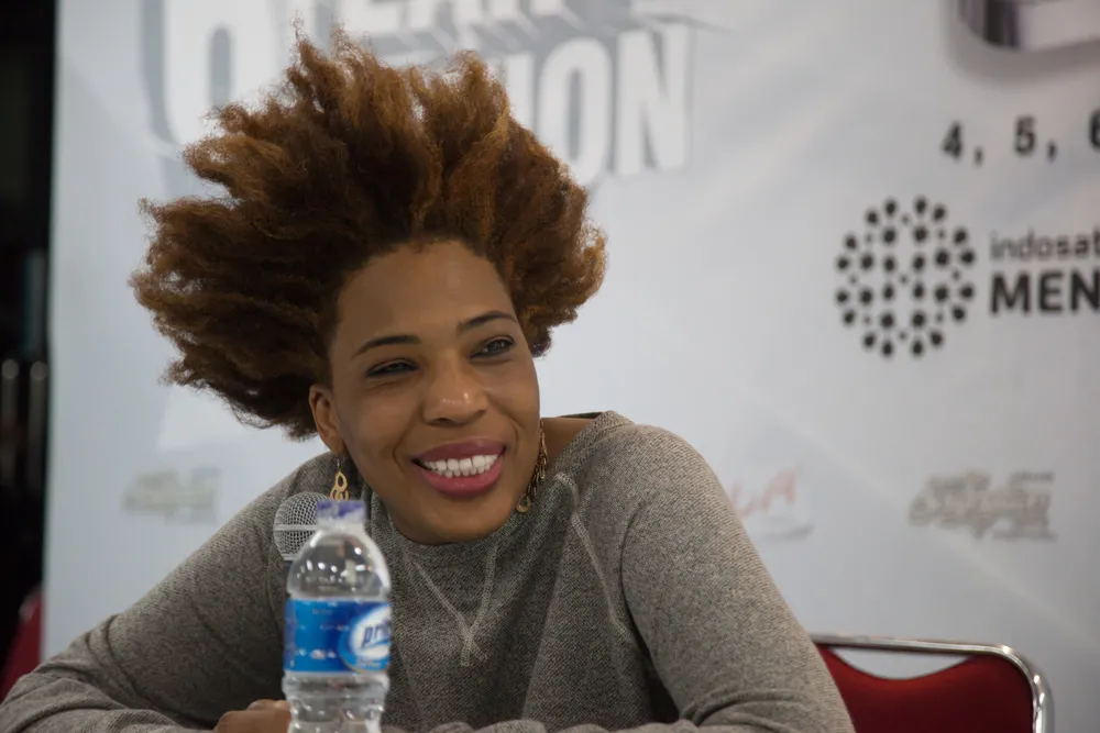 7449321-macy-gray.jpg
