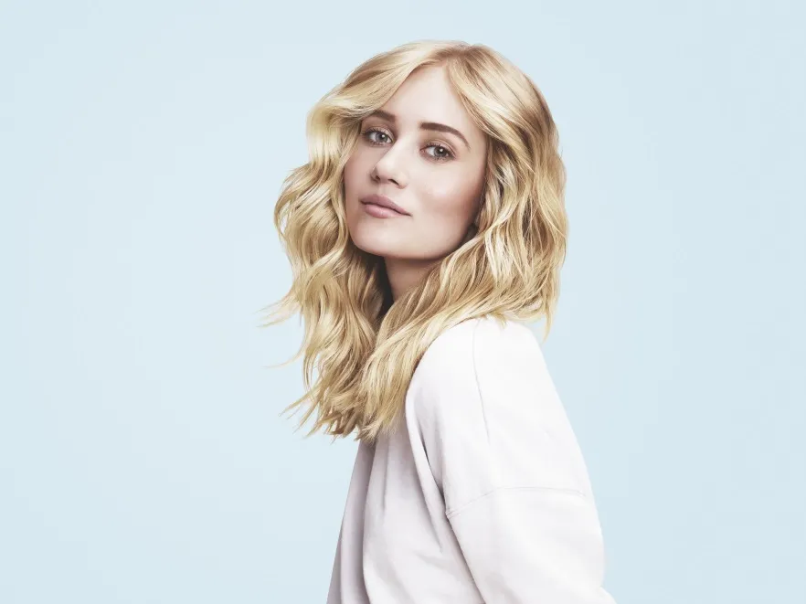 7919911-blond-fale.jpg