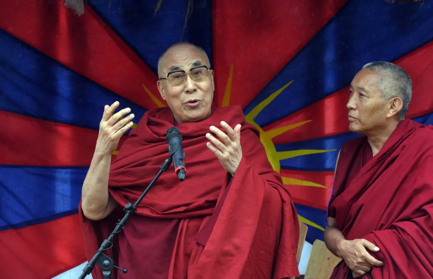 Najsłynniejszy z festiwali po raz ostatni? Nawet Dalaj Lama wybrał się na Glastonbury [ZDJĘCIA]